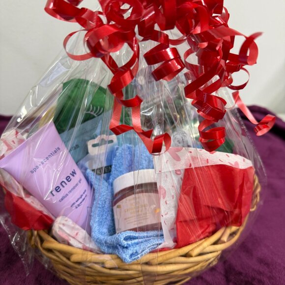 Valentine's Day -Spa & Body Care Gift Basket - Scrub, Jade Roller, Masks & Tools - Picture 2 of 4